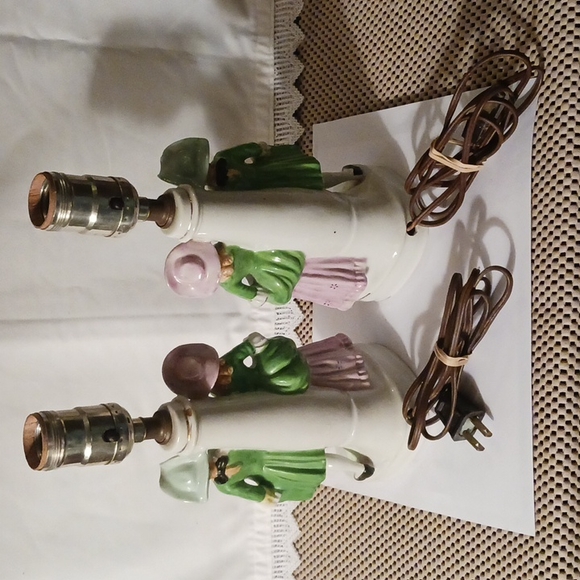Vintage Beautiful Porcelain Victorian Couple Figurine Lamps (Works) - Picture 3 of 10